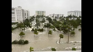 🌀 *INSANE* impacts from Hurricane Ian in Port Charlotte, Florida! *heavy winds*