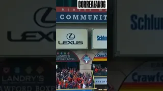 Jose Altuve Hits a Clutch 2-run Home Run to Tie the Game in the 6th!!