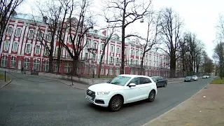 Длинное здание Санкт-Петербургского Университета с 300-летней историей