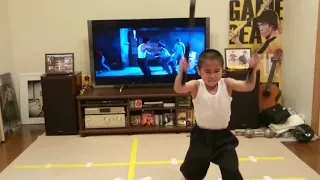 Bruce Lee's movie nunchaku scene performance -Ryusei 7yearold-