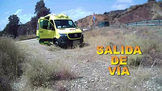 Asistencia equipo emergencias extrahospitalarias 061 Andalucía. Salida de vía.