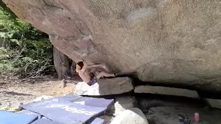 Lady Bird Roof V7 - Ladybird Boulders, West Kootenay