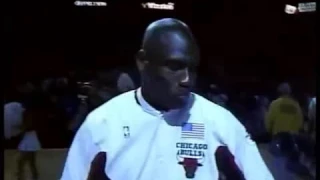 1991 Finals: Jordan Switches Hands vs Lakers