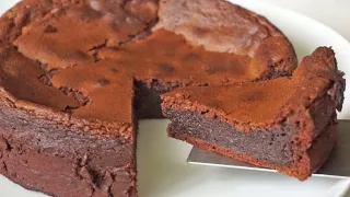 Only 4 ingredients! Chocolate cake without flour!