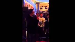 Robin van Persie sings Manchester United song