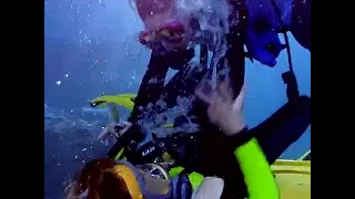 A female scuba diver with FFM gets attacked by an evil female diver! [scuba fight, Hall of Fame]