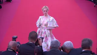 La membre du jury Elle Fanning fait sensation pour sa montée des marches - Cannes 2019