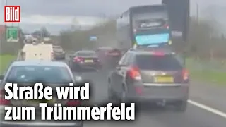Doppeldecker-Bus walzt BMW platt