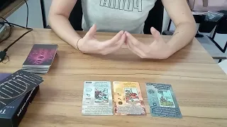 Tirada Simple para aprender a leer el tarot witchy claudron