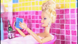 Bath - A Barbie parody in stop motion *FOR MATURE AUDIENCES*