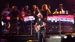 Brad Paisley - Beat This Summer / I'm Gonna Miss Her Live FEQ Quebec city, 2016/07/12