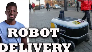 Robot courier delivers food to office workers in Moscow || Emma Billions