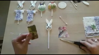 Заяц из пластиковой  ложки