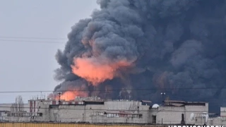 В Новомосковске горит Механический завод