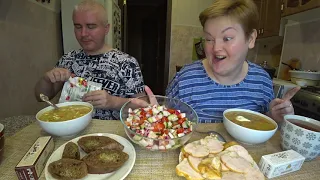 Мукбанг РУГАЮ Вовчика 🤬 ДУРИТ по ночам 🤯 Обед гороховый суп 🍲 и салат 🥗