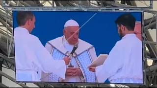 VIDEO. La messe du pape démarre au Vélodrome
