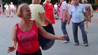 Расцвела черемуха Танцы 🕺🕺🕺 в парке Горького Одесса Июль 2021