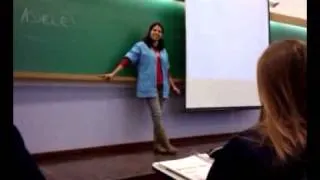 Professora Kelly cantando "Rolling In The Deep" "cover"