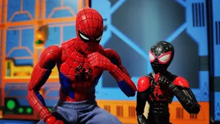 Mafex Spiderman Peter B Parker "SPIDER-MAN: INTO THE SPIDER-VERSE" Review en español