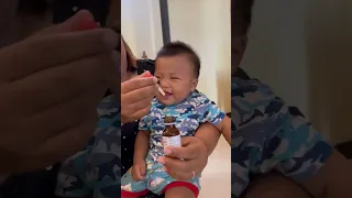 ADIK BAYI DIEGO MINUM OBAT MALAH KETAWA SENANG🤣🤣 #shorts #short