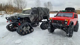 НИВА на шипах против JEEPa на гусеницах. Битва по снегу и льду! RC OFFroad 4x4