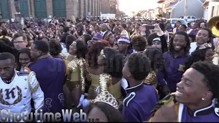 "Drummajor Battle" Edna Karr vs McDonogh 35 High Marching Band - Mardi Gras Parade