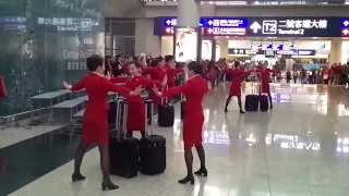 Cathay Pacific Xmas 2013 Flash Mob at HKIA (香港機場快閃突襲)