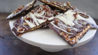 How to Make Matzah Toffee for Passover