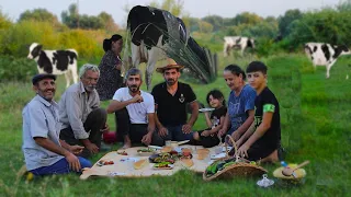 Fried Fish on the River Coast | We milked the cows of the shepherds and baked a pie