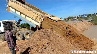 Best Teamwork Techniques Of 10Wheels Dump Truck With Bulldozer Spreading Soil & Stone Into Water