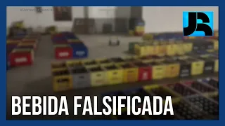 Fábrica de bebidas falsificadas é descoberta pela polícia de São Paulo