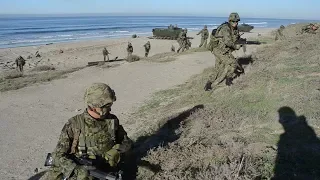 陸上自衛隊「水陸機動連隊」が米海兵隊などと上陸訓練