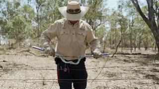 Aussie-made 'Fence Repair Tool' wire strainer in action