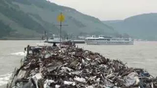 Auf dem Rhein, durch die Loreley mit Vorspannschlepper