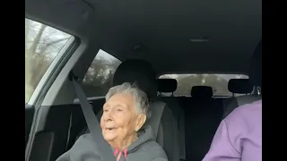 Ля ля ля бабушка 👵