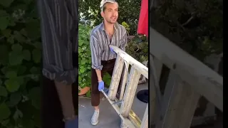 25 03 2020 - Bill Kaulitz holding a ladder #ichkannnichtmehr