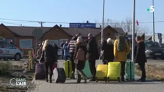 La fuite des Ukrainiens - Reportage #cdanslair 24.02.2022