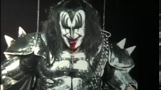 KISS - Gene Simmons Bass Solo / I Love It Loud - Philadelphia 2009 - Sonic Boom Tour 2009