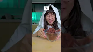 How to eat mini chocolate cake