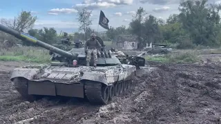 The previously captured T80U Katsap tank pulls the MSTA-B trophy howitzer. Ukraine.