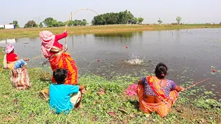 Fishing Video || Learning fishing techniques from village ladies will be useful in future