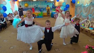 Европейское танго в исполнении выпускников детского сада