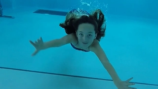 Carla Underwater - Swimming underwater with my mom