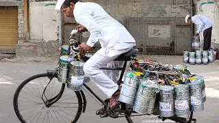 A Hard Day Life With Dabbawalas in Mumbai Delivering Food