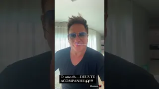 O cantor Leonardo emociona sua esposa Poliana Rocha ao fazer uma linda declaração de amor.