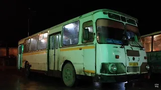Przejazd autobusem LIAZ-677, marne przystanki autobusowe i zapomniana kolejka wąskotorowa w Arzamas