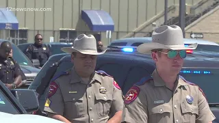 Texas officers honoring fallen DPS officer with red, blue lights