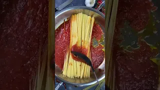 Spaghetti all‘Assassina 🍅traditionelles italienisches Pasta Rezept aus Bari, einfach lecker #shorts