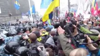 Провокации возле Кабмина 24.11.2013