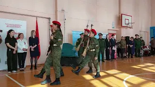 Под знаком Победы. Торжественный митинг в Депутатской школе